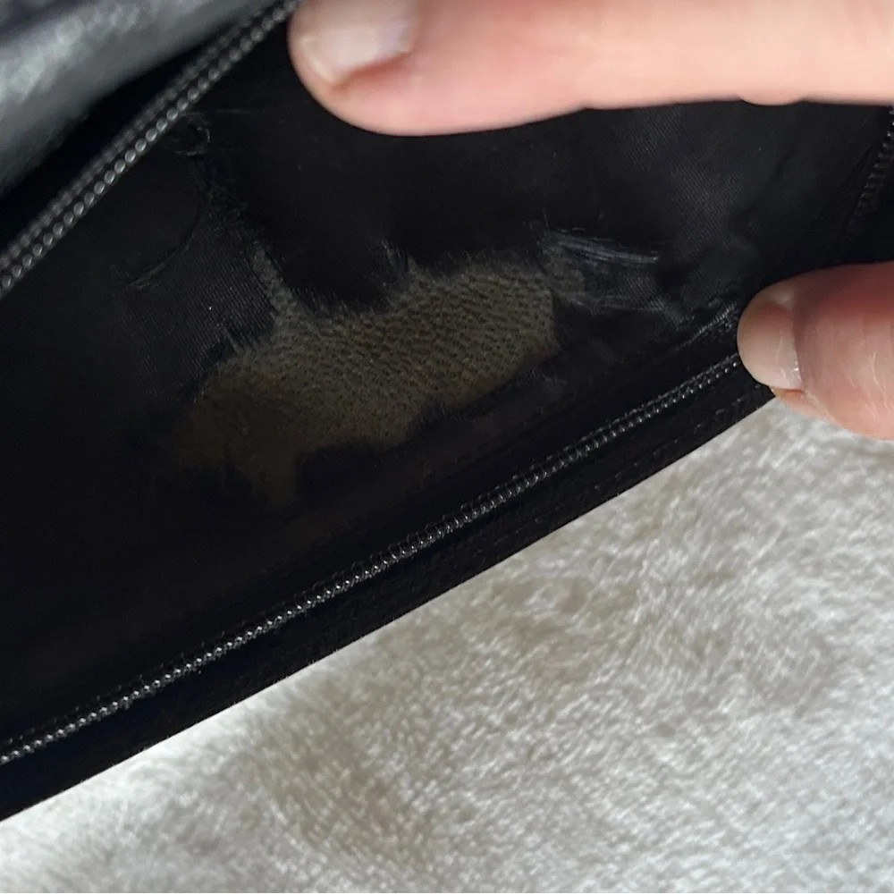 CHANEL Authentic Black Leather Bifold Wallet. 5 Pockets,8 Card Pockets. - Picture 6 of 11